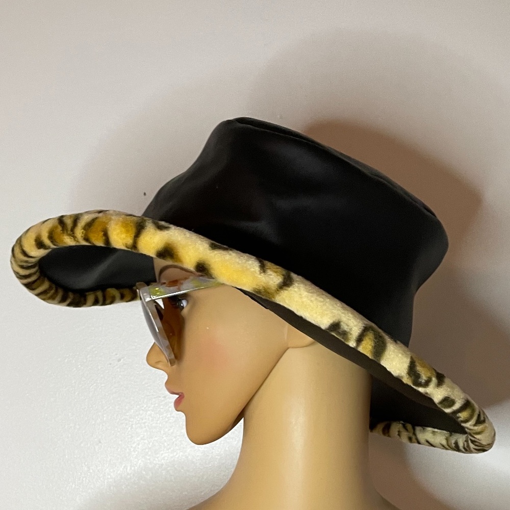 Vintage vegan black leather faux cheetah fur lined 60’s super mod dramatic hat! - Picture 3 of 9